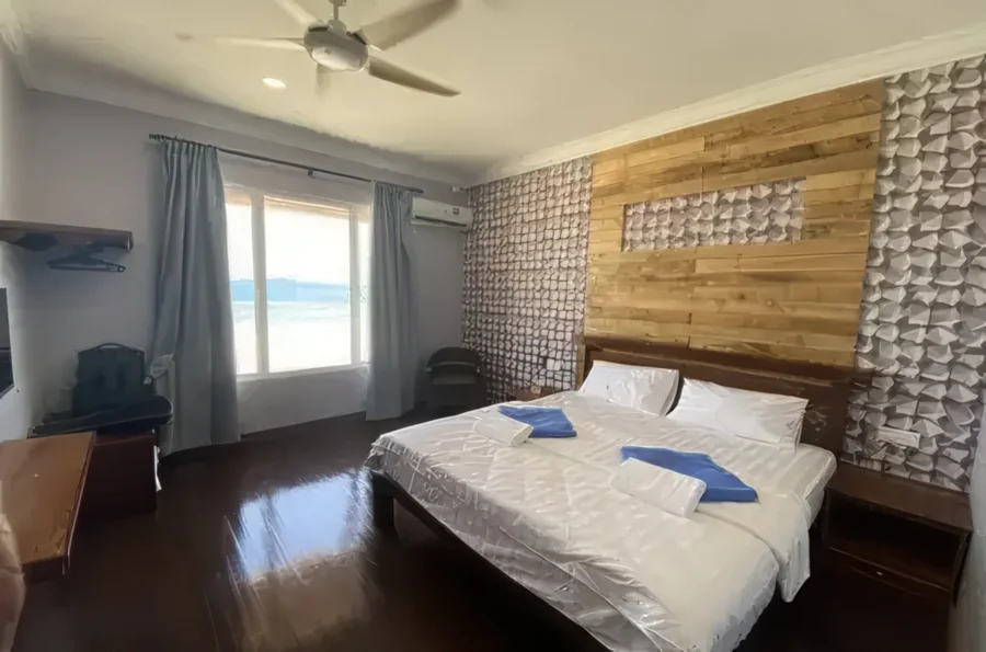 Deluxe room king bed - private island resort near Semporna
